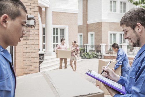 Local movers planning a Canary Wharf apartment relocation
