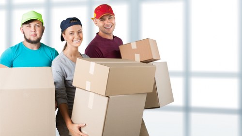 Local moving truck planning in Canary Wharf with access and loading support