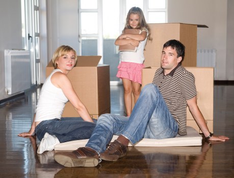 Manual handling and load securing during a van move